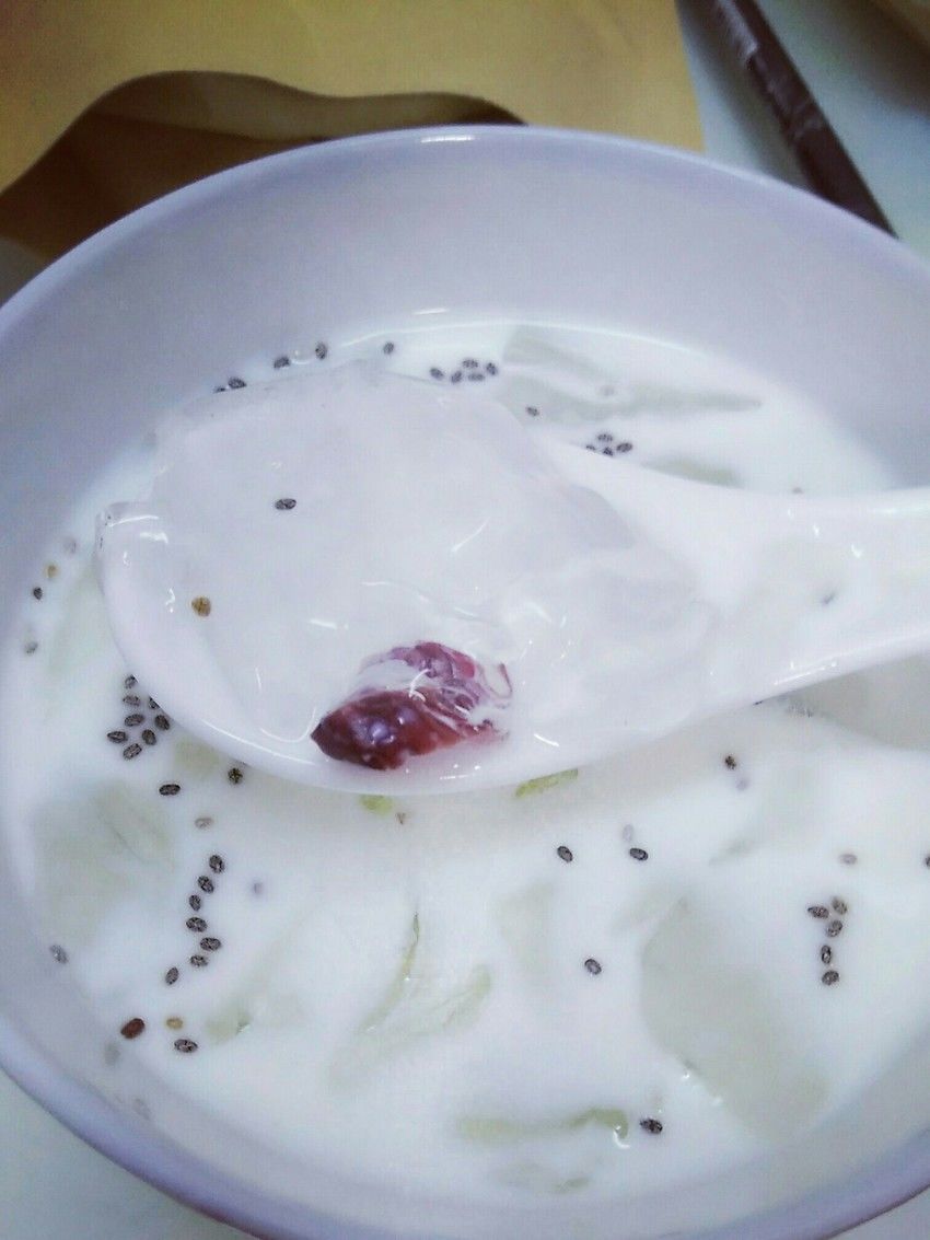 牛奶奇亚籽蔓越莓白凉粉