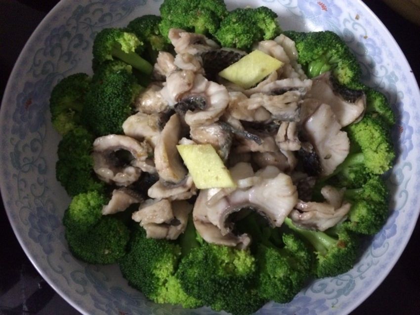 西兰花炒生鱼片