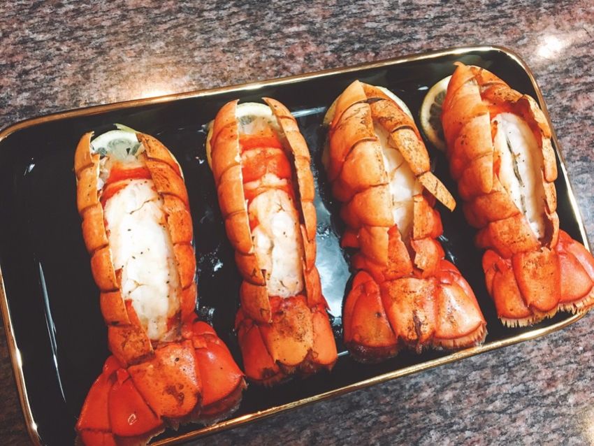 炙烤龙虾尾 Broiled Lobster Tails