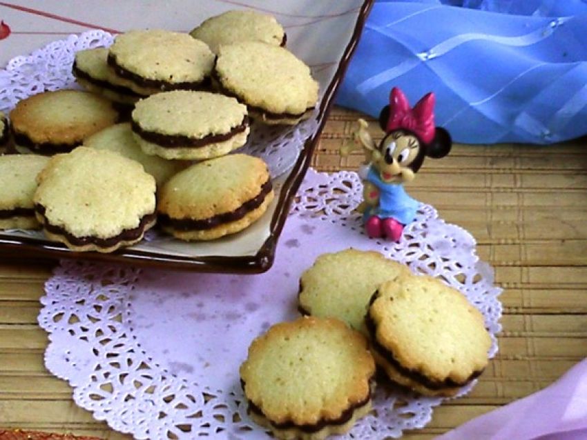 巧克力夹心脆饼