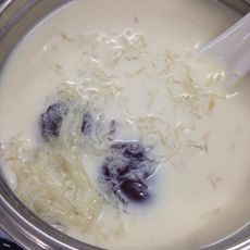 红枣牛奶炖燕窝