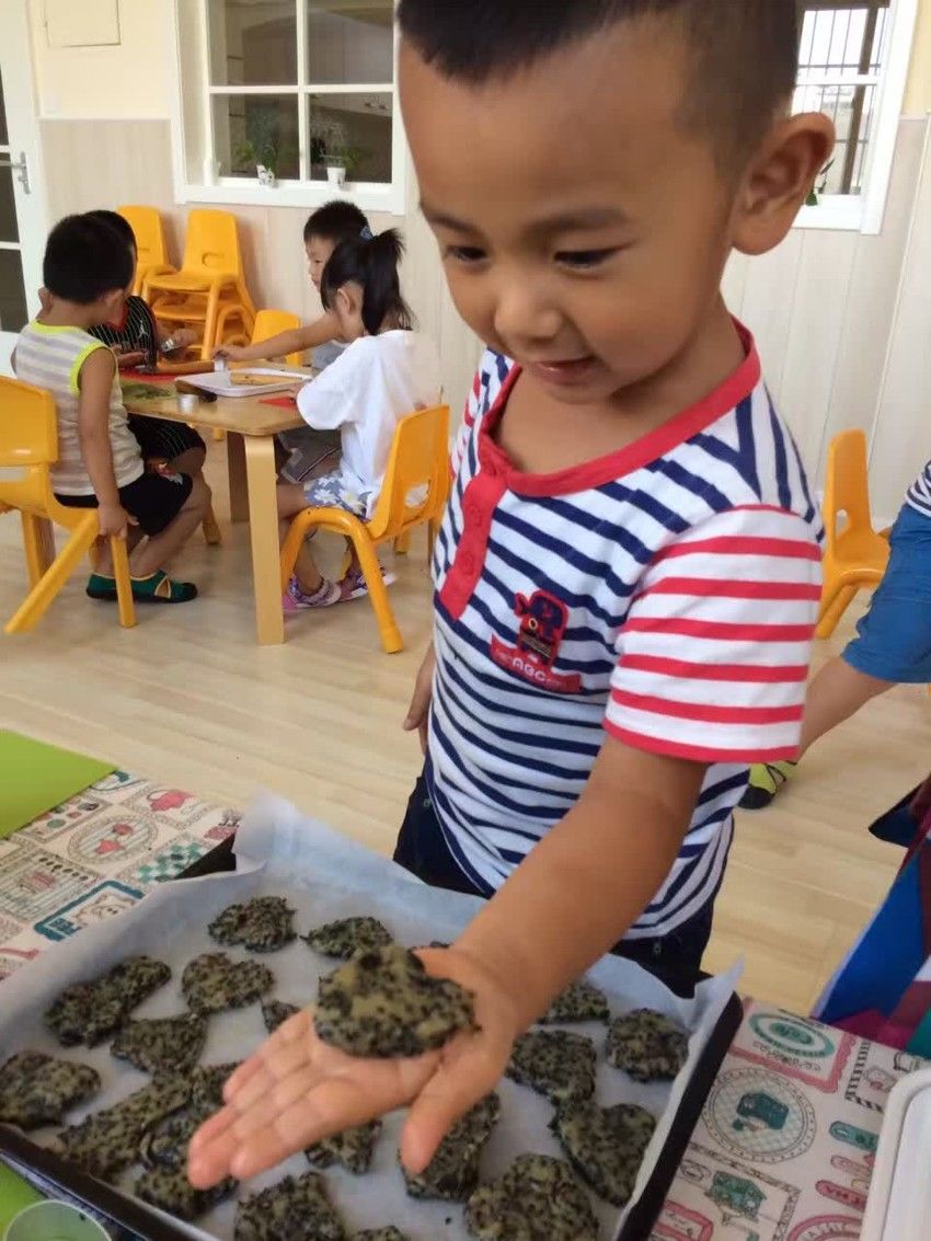 黑芝麻海苔饼干