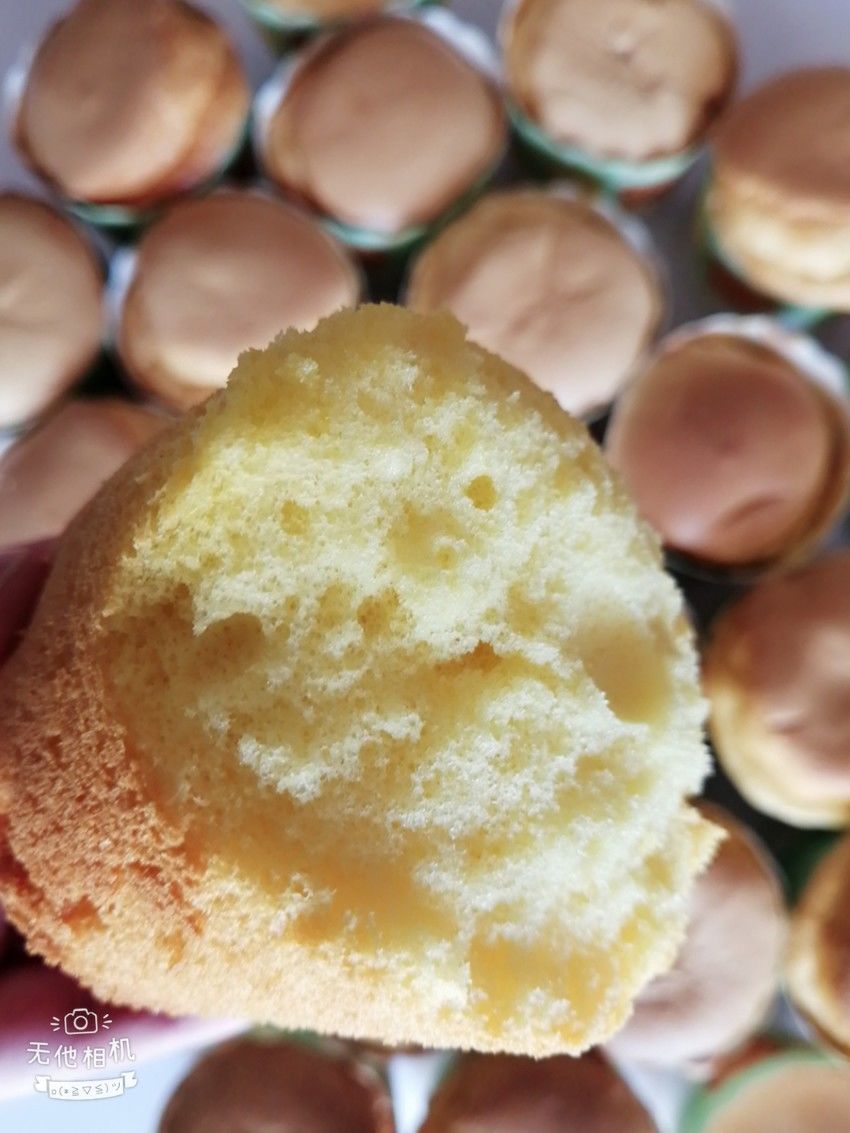 松软美味的戚风纸杯蛋糕
