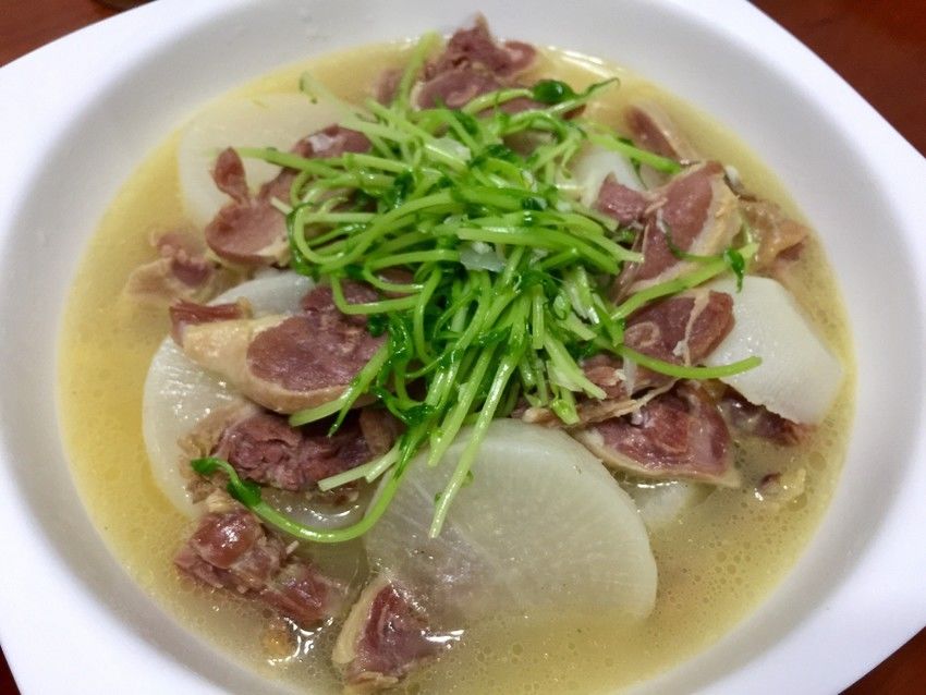 腊鸭炖萝卜 豆苗