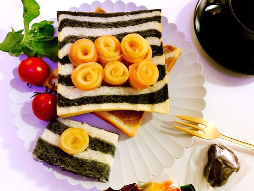 时髦的条纹吐司