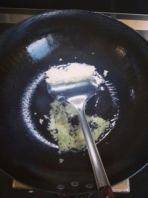 海葱炒鸡蛋（虎眼万年青）的做法步骤 第3步