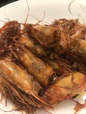 鲜香系：鲜到掉眉毛之“完全吃虾”的做法步骤 第5步