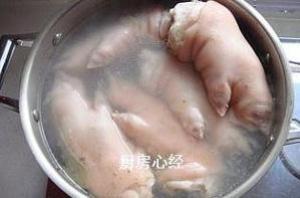 脱骨猪蹄的做法步骤 第3步