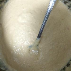 婴儿辅食 胡萝卜蝶鱼鸡蛋饼的做法步骤 第2步