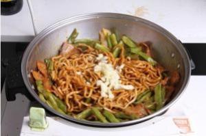 豆角焖面——菜鸟也能做！的做法步骤 第3步