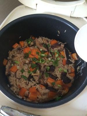 香菇油饭的做法步骤 第3步