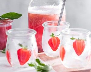 食谱 | 夏日草莓冰茶的做法步骤 第1步