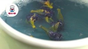 紫砂锅蓝花糯米糕的做法步骤 第1步