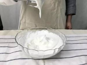 原创视频 | 超详细红枣戚风教程，完美cp这样搭才配~的做法步骤 第15步