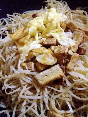 豆腐银芽炒饼的做法步骤 第7步