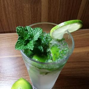 Mojito 莫吉托鸡尾酒的做法步骤 第4步