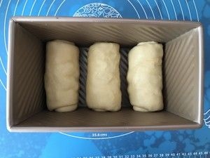 🍇葡萄籽豆奶吐司🍞（一次性发酵的蛋糕模版）的做法步骤 第6步