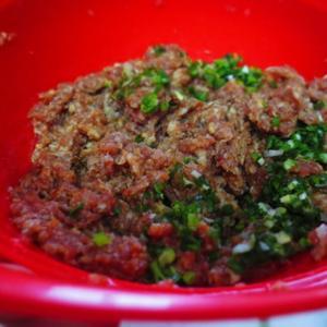 在宿舍也能包饺子的做法步骤 第2步