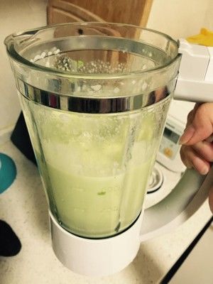 2分钟新手入门门级饮品牛油果奶昔 超级简单的做法步骤 第4步