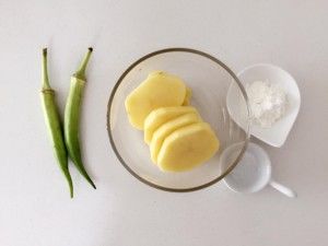 宝宝辅食:秋葵土豆饼的做法步骤 第1步