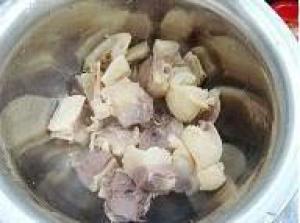 腊鸭煲萝卜汤的做法步骤 第3步