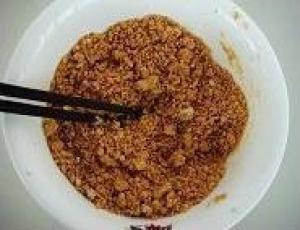 DIY奶油草莓蛋糕的做法步骤 第2步