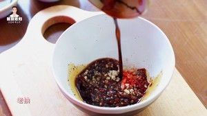 茄子是家常菜中的常客，今天介绍一款消暑吃法-拌茄条的做法步骤 第5步