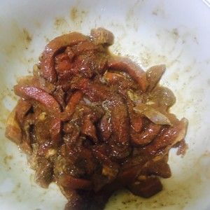 黑椒牛柳炒意面/粉    简单易学的做法步骤 第1步