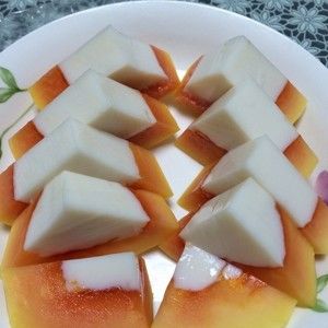 小姑娘木瓜牛奶冻的做法步骤 第2步