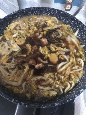 东北酸菜炖月牙骨的做法步骤 第3步