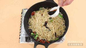 不想做饭，就来一盘快手炒面！的做法步骤 第7步