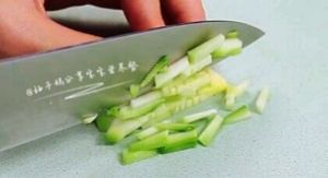 蔬菜奶酪米饭煎饼—剩饭华丽丽变身的做法步骤 第4步