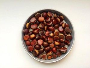 秋日美食 空气炸锅烤栗子的做法步骤 第1步