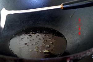 青椒番茄炒鸡蛋#「我和父亲的小时光」100道老爹菜记录 #的做法步骤 第3步