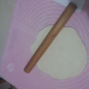 快手粗粮版玛格丽特脆底披萨的做法步骤 第3步