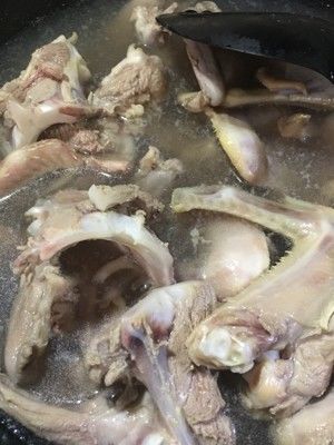 卤鸭架的做法步骤 第1步