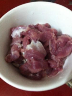 金针菇瘦肉煮日本豆腐的做法步骤 第2步