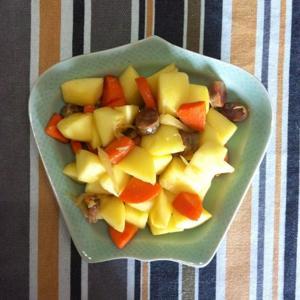 嫩姜丝香肠胡萝卜炒苹果（简约版）的做法步骤 第4步