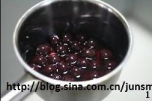 黑樱桃海绵蛋糕卷的做法步骤 第1步