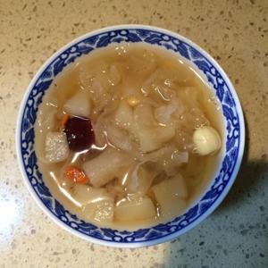银耳炖雪梨的做法步骤 第1步