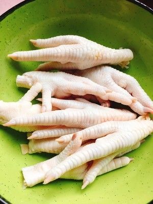 泡椒凤爪（酸脆开胃）的做法步骤 第1步