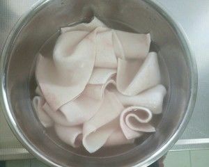 Q弹肉皮冻的做法步骤 第2步