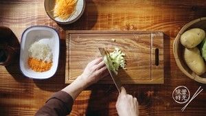 土豆泥沙拉 | 味蕾时光的做法步骤 第1步