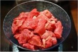 勃艮第红酒炖牛肉的做法步骤 第1步