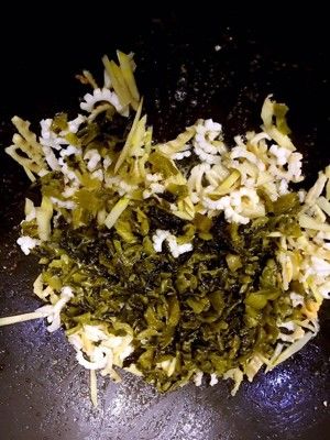 鱿鱼酸菜笋干～早餐白粥的好搭档的做法步骤 第3步