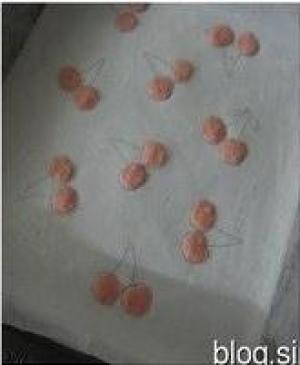 可爱樱桃彩绘瑞士卷的做法步骤 第11步