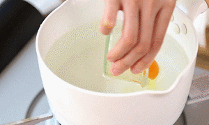 这颗会爆汁的班尼迪克蛋，营养与颜值集一身的早餐的做法步骤 第10步