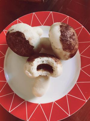 火遍餐厅的萌物- 蘑菇包的做法步骤 第6步