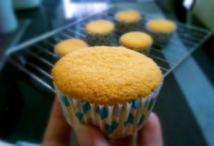 柠香纸杯蛋糕（简易版）的做法步骤 第10步