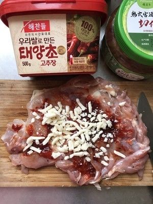 泡菜芝士鸡肉卷配韩式蘸酱的做法步骤 第4步